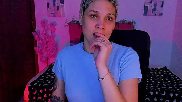 Snapshot of Charlee_pink chatting on October 24, 2025, 12:41 am Charlee pink online show from October 24, 2025, 12:41 am