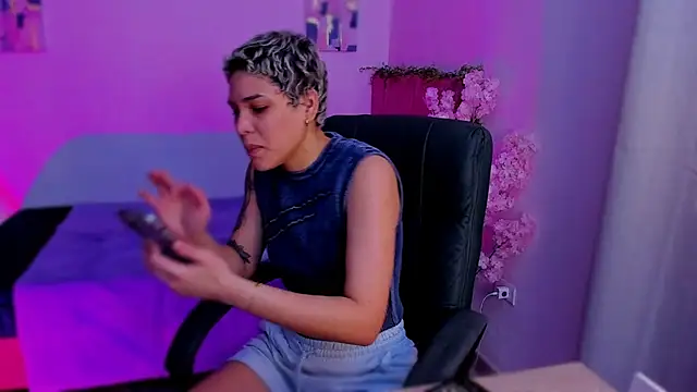 Charlee pink online show from November 25, 2025, 8:09 pm