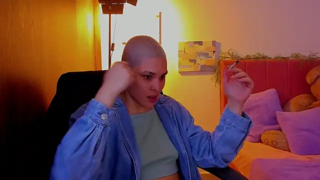 Charlee pink online show from March 31, 2026, 3:34 pm