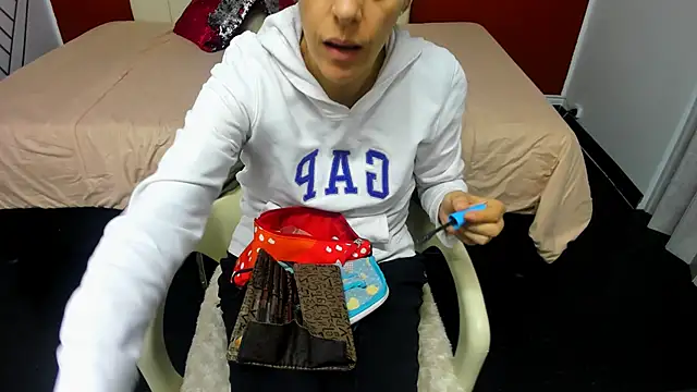 Snapshot of Abrillee1 chatting on January 17, 2025, 7:38 pm Abrillee1 online show from January 17, 2025, 7:38 pm