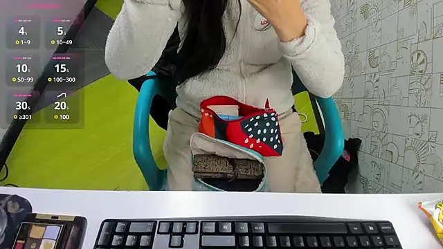 Snapshot of Abrillee1 chatting on March 8, 2025, 7:31 pm Abrillee1 online show from March 8, 2025, 7:31 pm