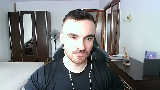 Snapshot of mu5clemania2 chatting on May 20, 2026, 12:44 pm mu5clemania2 online show from May 20, 2026, 12:44 pm