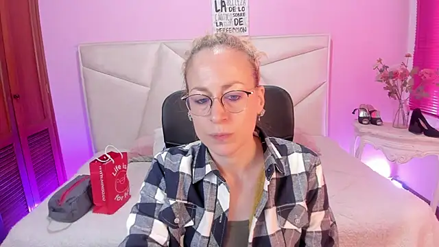 Snapshot of SammySanders chatting on January 18, 2026, 3:05 pm SammySanders online show from January 18, 2026, 3:05 pm