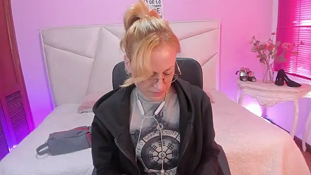 Snapshot of SammySanders chatting on February 13, 2026, 1:51 pm SammySanders online show from February 13, 2026, 1:51 pm