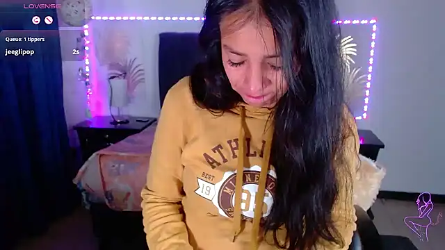 Julietacollins06 online show from February 11, 2025, 1:20 pm