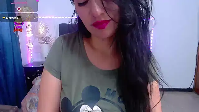 Julietacollins06 online show from March 18, 2025, 1:20 pm