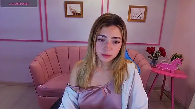 Snapshot of channel_blonde_a chatting on December 5, 2024, 5:04 am channel blonde a online show from December 5, 2024, 5:04 am