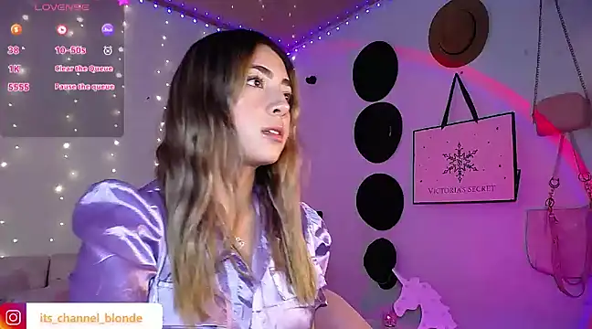 Snapshot of channel_blonde_a chatting on March 4, 2025, 8:05 pm channel blonde a online show from March 4, 2025, 8:05 pm