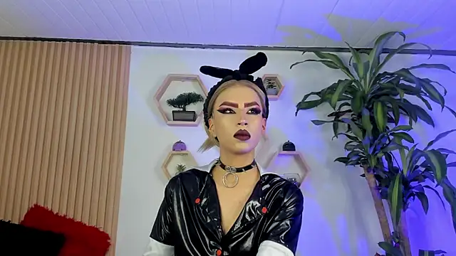 BrianaSchafer online show from November 24, 2025, 5:23 pm