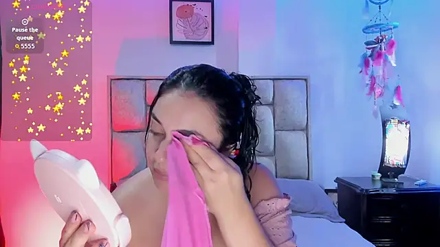 brianaGuzman online show from February 21, 2026, 7:04 pm