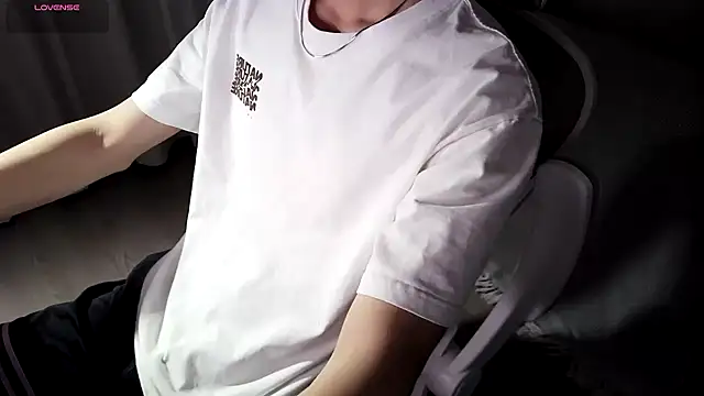 Snapshot of FEIYU001 chatting on December 28, 2024, 11:52 am FEIYU001 online show from December 28, 2024, 11:52 am