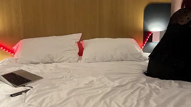 annaBtv9 online show from March 26, 2026, 6:24 pm