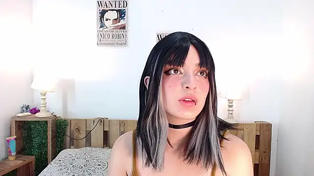 EvaHalsey online show from December 10, 2024, 7:43 pm