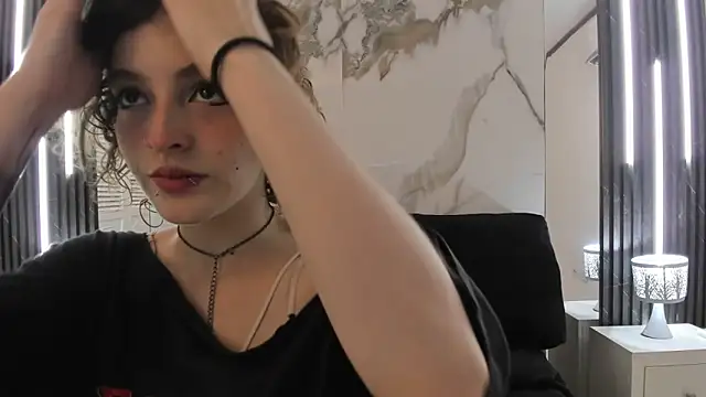 EvaHalsey online show from September 10, 2025, 7:25 pm