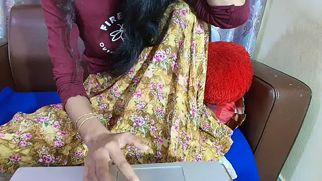 Srabontii online show from February 26, 2026, 9:58 pm