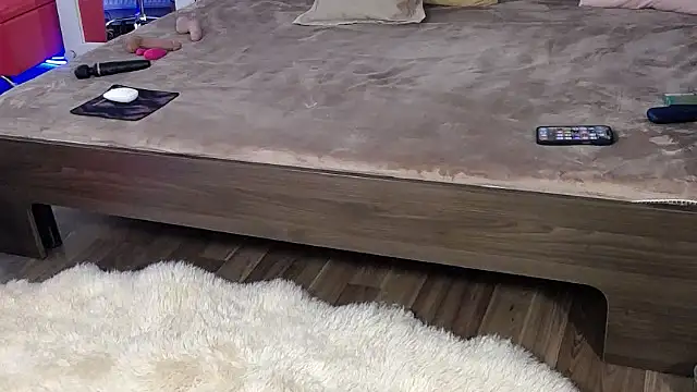 Denny Brenda online show from November 3, 2025, 8:04 am