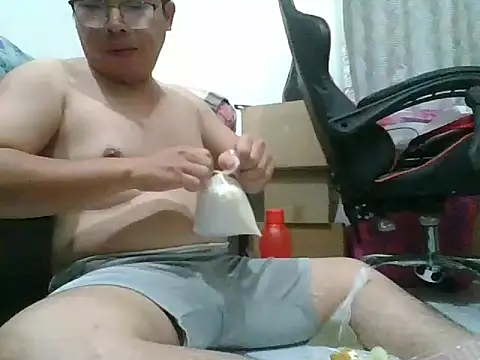 Snapshot of shyboymasturbation chatting on January 3, 2025, 3:44 pm shyboymasturbation online show from January 3, 2025, 3:44 pm