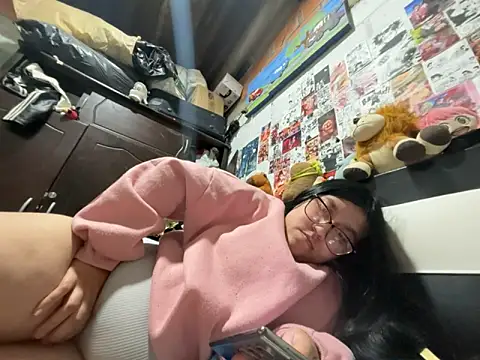 dafne19  online show from April 1, 2026, 4:13 am