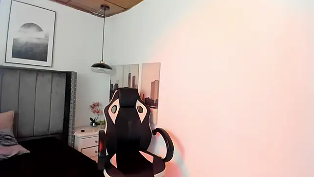 Alaia Cute online show from February 14, 2025, 1:23 am