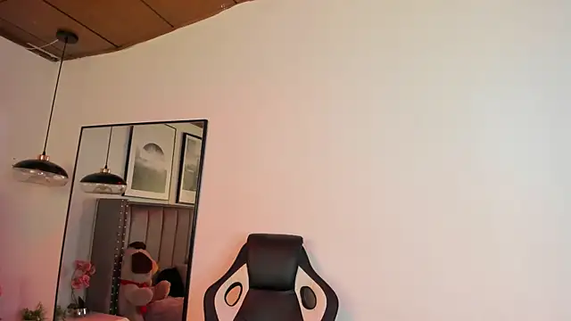 Alaia Cute online show from September 10, 2025, 3:17 am