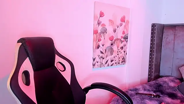 Alaia Cute online show from October 23, 2025, 3:06 am