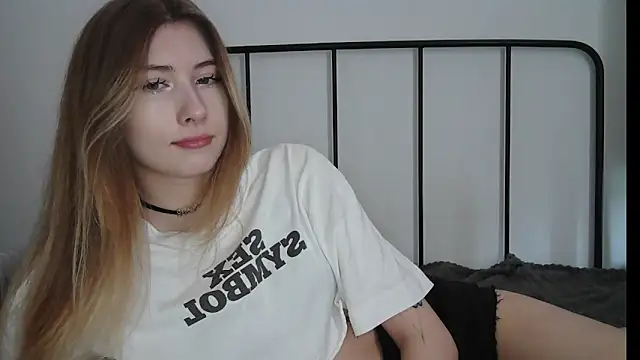 ErikaShyy online show from July 24, 2026, 9:40 am