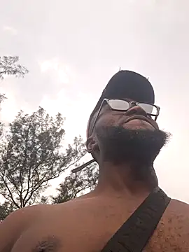 bull Giant online show from October 5, 2025, 1:42 pm