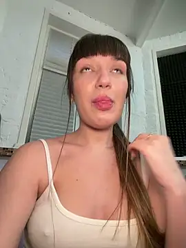 Sophie Avory online show from June 4, 2026, 7:09 pm