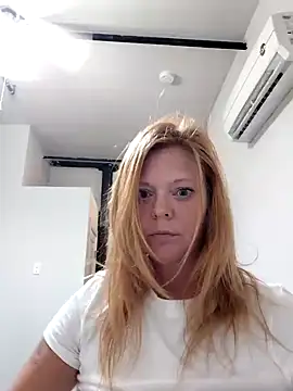 I am HER318 online show from October 6, 2025, 1:47 am