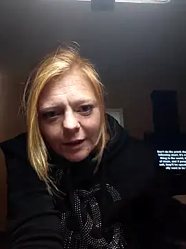 I am HER318 online show from October 30, 2025, 9:37 pm