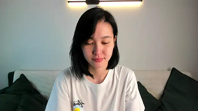 Lola Peach online show from October 1, 2025, 6:30 am