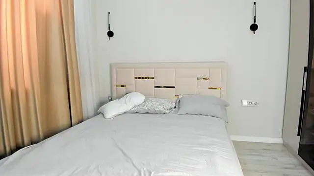 Snapshot of Lola_Peach chatting on February 28, 2026, 6:03 am Lola Peach online show from February 28, 2026, 6:03 am