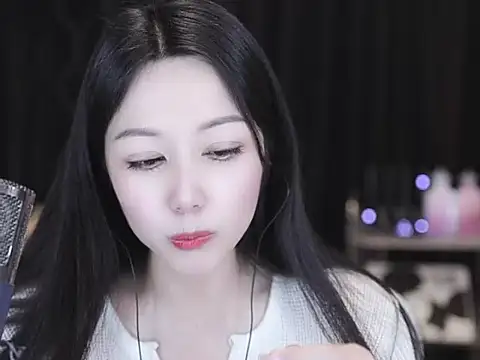 Nuyoah-77 online show from March 28, 2026, 1:54 pm