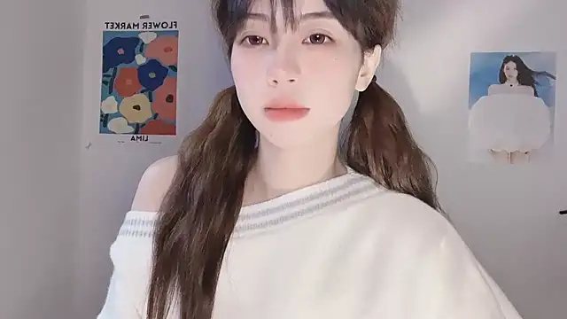 -Hottie online show from December 13, 2025, 7:53 pm