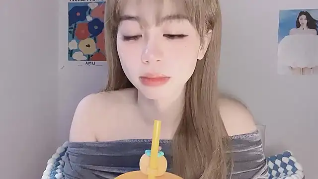 Snapshot of -Hottie chatting on February 12, 2026, 4:13 pm -Hottie online show from February 12, 2026, 4:13 pm