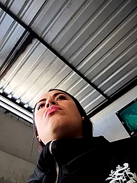 Snapshot of Lesly_10- chatting on November 7, 2025, 1:55 pm Lesly 10- online show from November 7, 2025, 1:55 pm