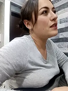 Snapshot of Lesly_10- chatting on November 8, 2025, 2:23 am Lesly 10- online show from November 8, 2025, 2:23 am