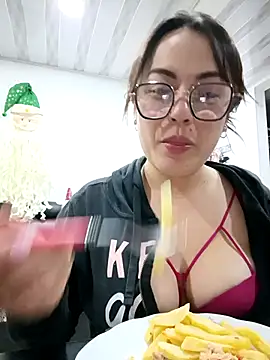 Snapshot of Lesly_10- chatting on November 12, 2025, 3:29 am Lesly 10- online show from November 12, 2025, 3:29 am