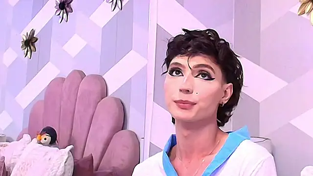 KylieMonnett online show from October 9, 2025, 5:00 pm