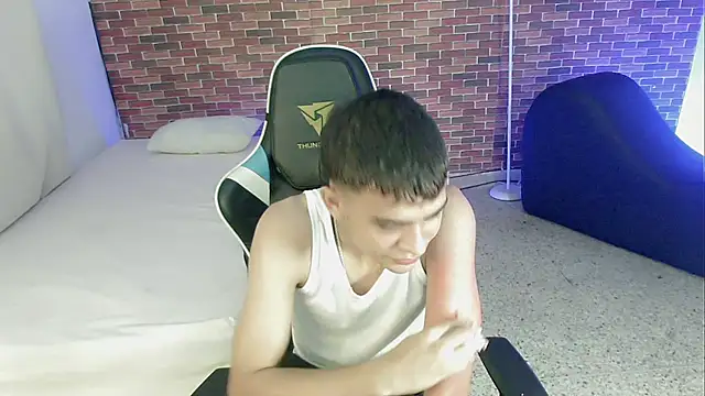 zacariasss  online show from September 11, 2025, 4:12 am