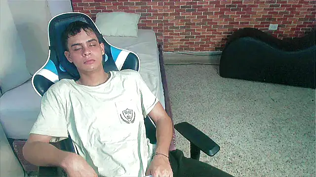 zacariasss  online show from September 26, 2025, 5:00 am