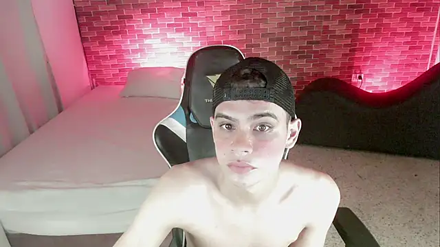 zacariasss  online show from October 1, 2025, 4:07 am