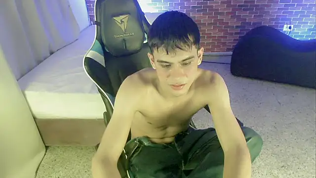 zacariasss  online show from October 3, 2025, 3:36 am