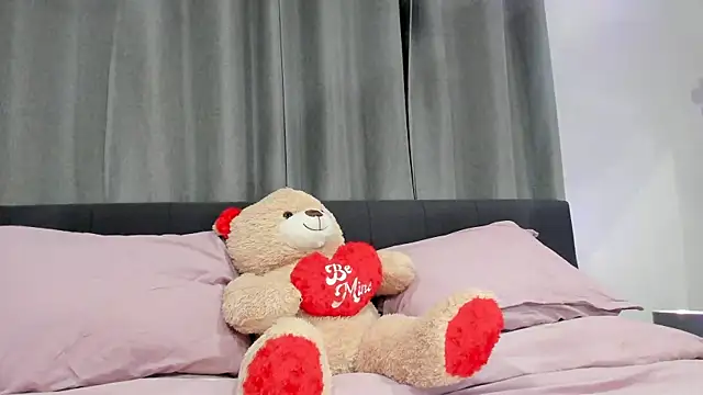 Snapshot of longislandprincess chatting on February 21, 2026, 9:43 am longislandprincess online show from February 21, 2026, 9:43 am