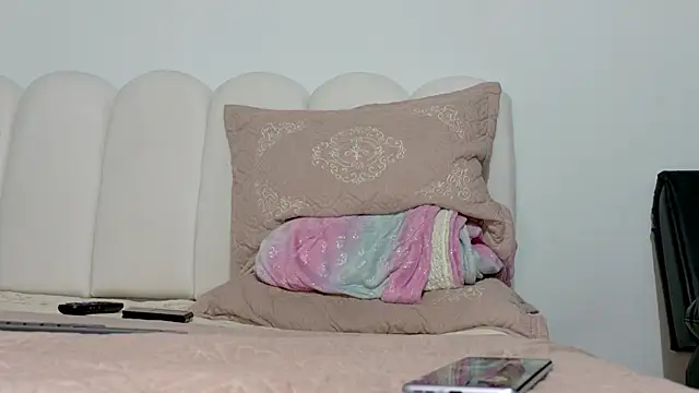 latinfeet-qos online show from March 20, 2026, 3:11 am