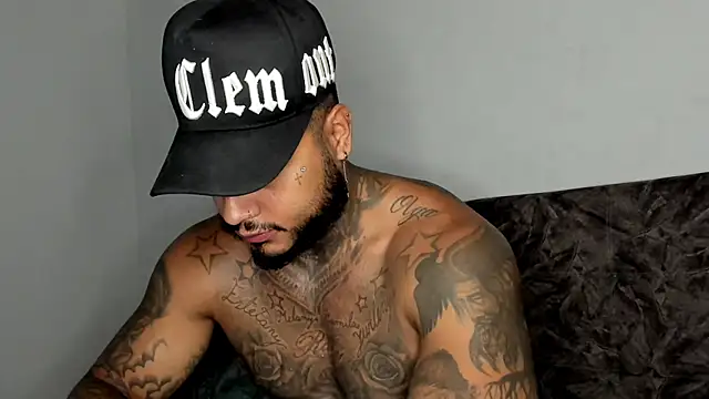 Snapshot of Exotic_tatto27121 chatting on September 11, 2025, 4:23 am Exotic tatto27121 online show from September 11, 2025, 4:23 am