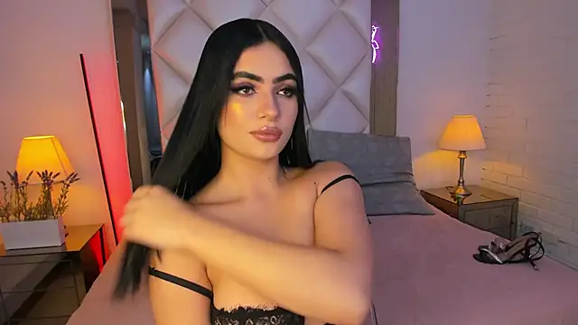 Snapshot of KimRoussee chatting on December 13, 2024, 4:00 am KimRoussee online show from December 13, 2024, 4:00 am