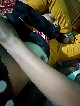 Snapshot of Lustyful_Couple chatting on December 25, 2024, 9:33 pm Lustyful Couple online show from December 25, 2024, 9:33 pm