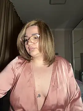 Snapshot of Leya__Droit chatting on February 15, 2025, 8:22 pm Leya Droit online show from February 15, 2025, 8:22 pm