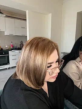 Snapshot of Leya__Droit chatting on February 28, 2025, 1:25 pm Leya Droit online show from February 28, 2025, 1:25 pm